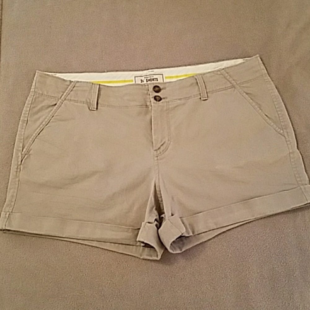 Ladies Khaki shorts